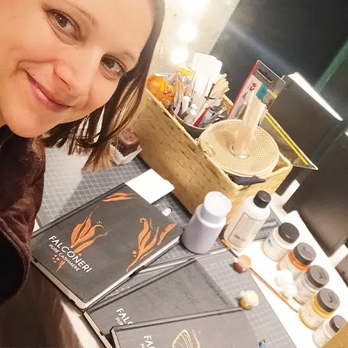 Live Personalisierung Personalisierungs Events Live Branding Events POS Aktionen Point of Sale Events On-site Personalisierung Live Art Performance Live Creative Services Kundenbindung Marketing Kundenerlebnis Events Markenerlebnis schaffen Eventmarketing Services Corporate Events Retail Marketing Handwerkliche Aktionen für Marken Exklusive Kundengeschenke Handmade Branding Live Personalisierung + Österreich Live Personalisierung + Wien Live Personalisierung + Graz